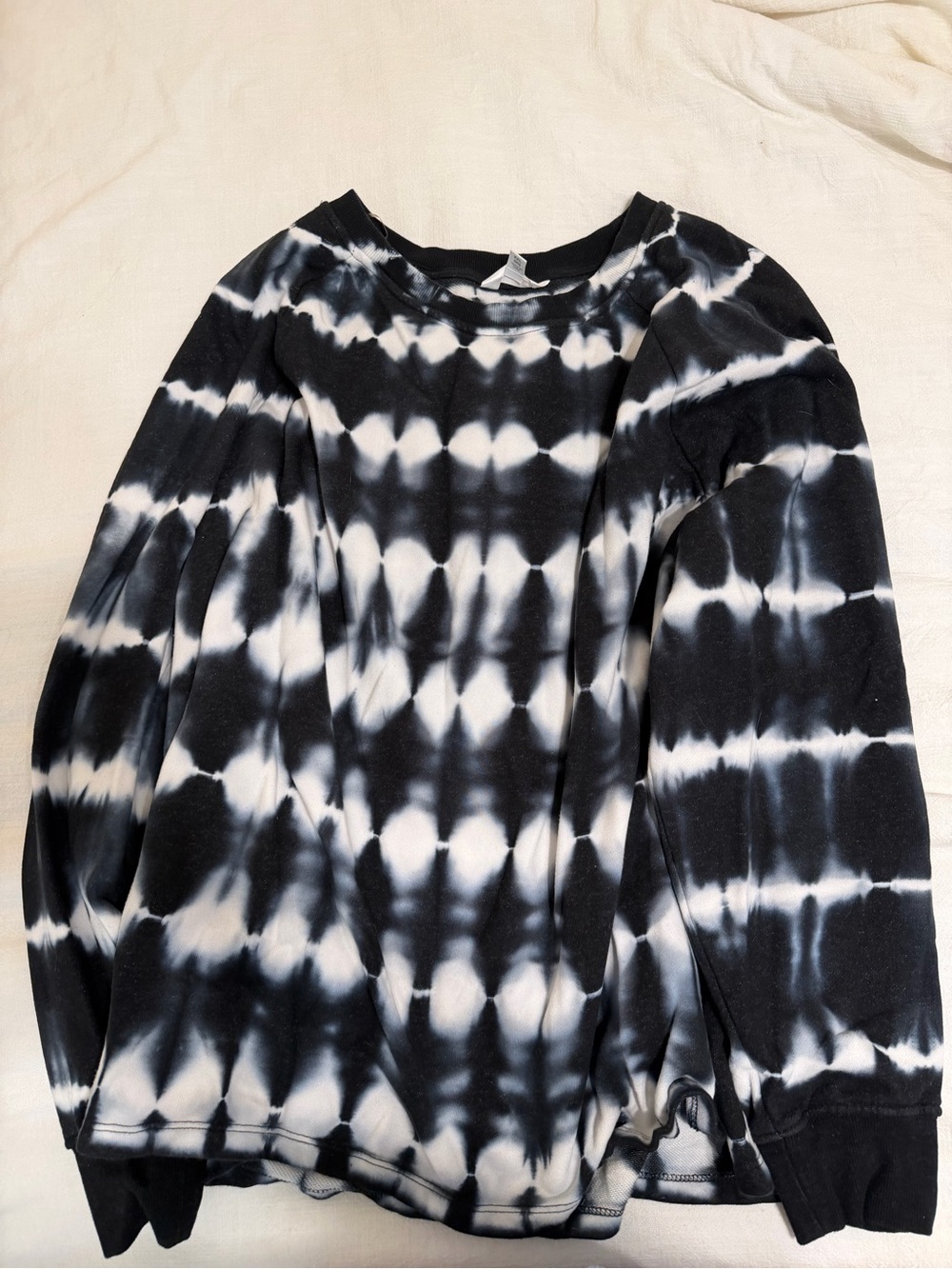 Time and Tru Black and White Tie-Dye Tee